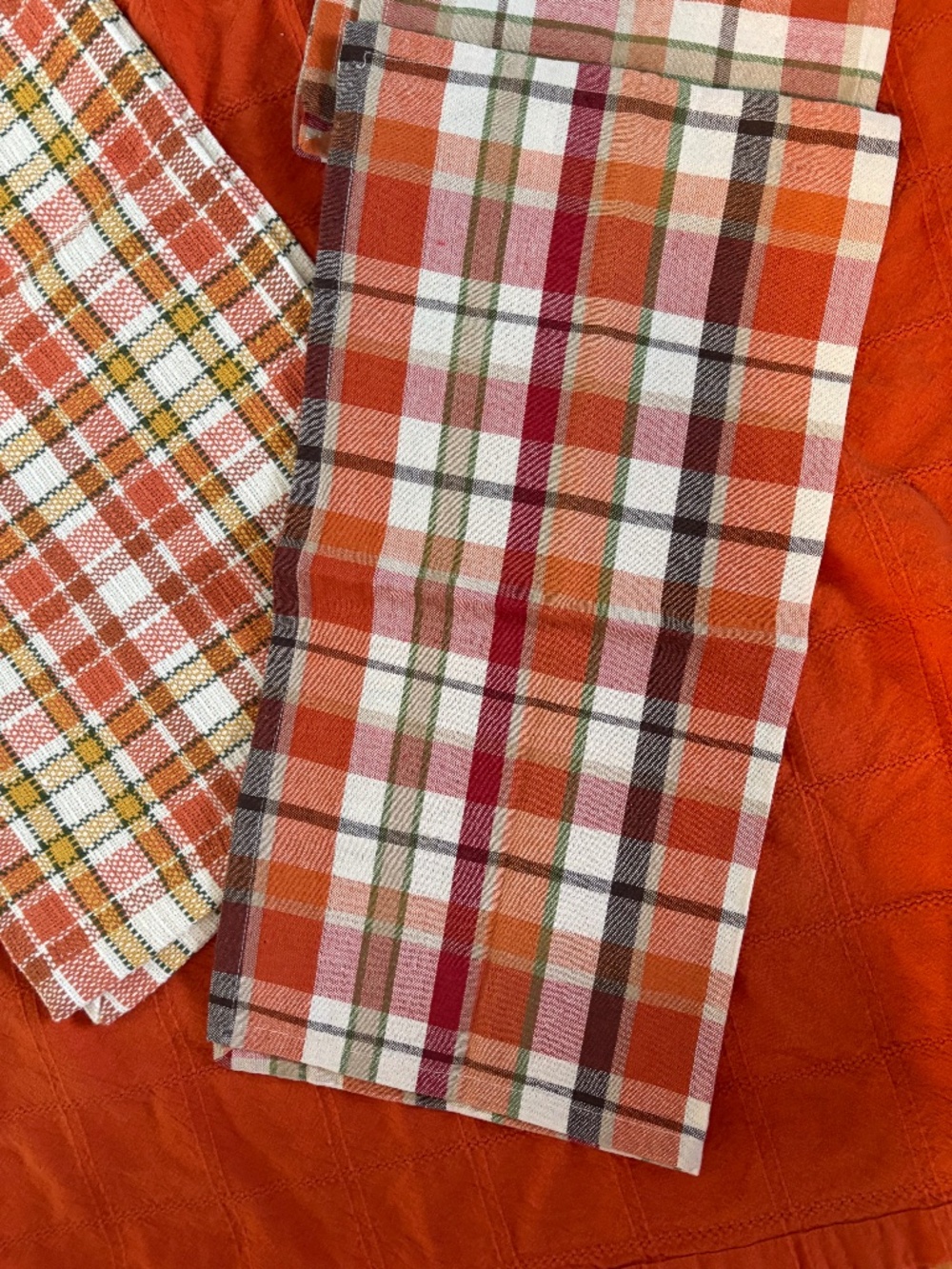 Fall Plaid Tablecloth, Table Runner & 4 Napkins – 6-Piece Set